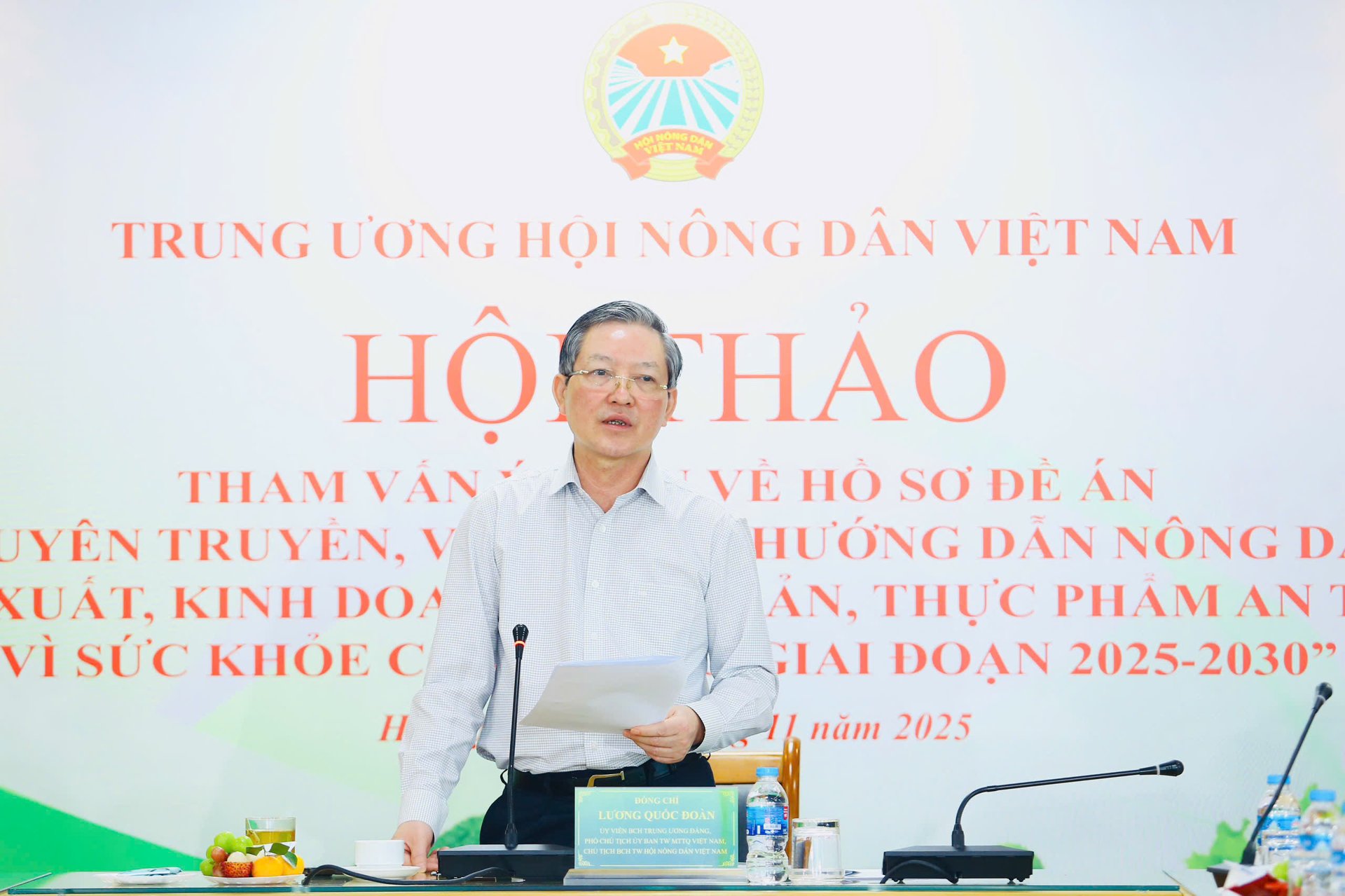 Mr. Lương Quốc Đoàn, Member of the Party Central Committee, Vice President of the Central Committee of the Vietnam Fatherland Front, and President of the Vietnam Farmers’ Union, speaking at the workshop. Photo: Khổng Chí.