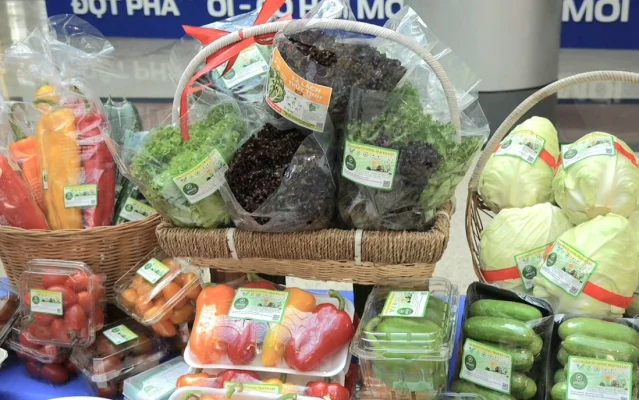 Các sản phẩm rau củ quả đạt chuẩn OCOP được trưng bày tại Hội nghị