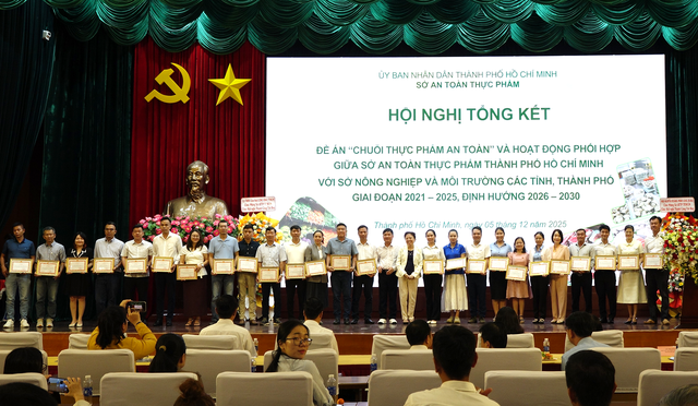 BTC khen thưởng, tôn vinh các cá nhân, tổ chức xuất sắc trong quá trình triển khai Đề án "Chuỗi thực phẩm an toàn" thời gian qua